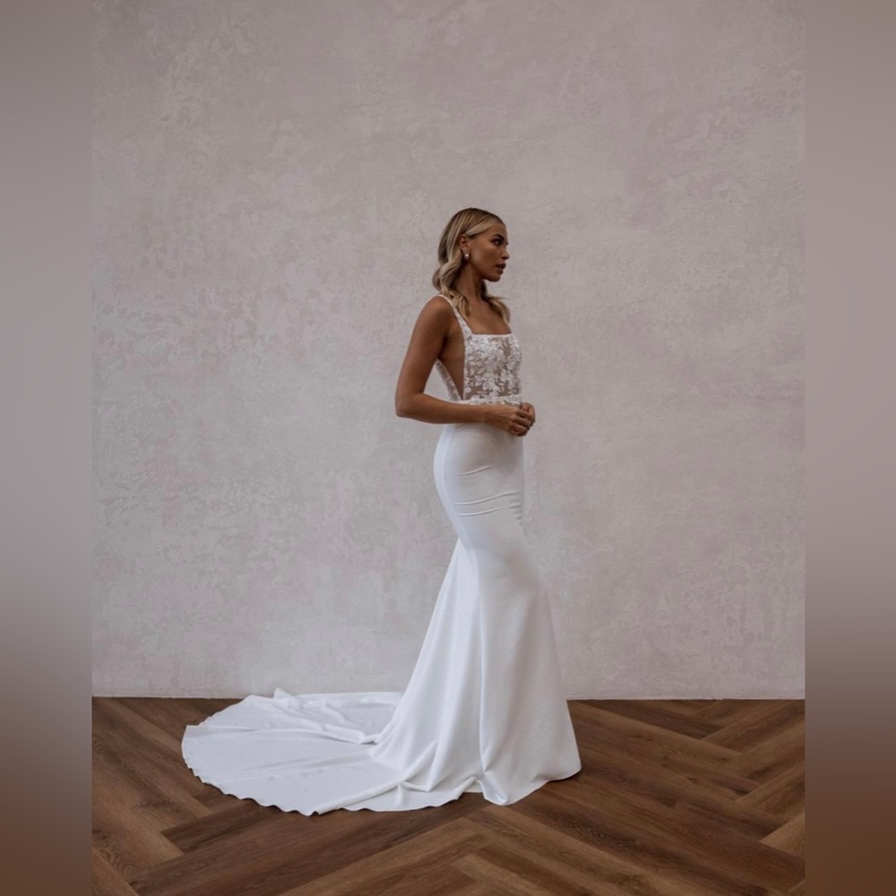 Wedding Dress - Picture 3 of 6